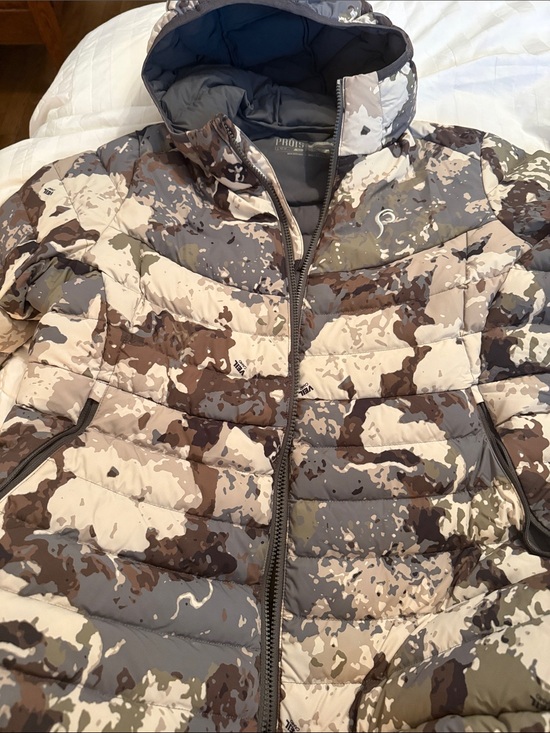 Prois Jackets & Blazers - Women’s Down Jacket in Cumbre Camo